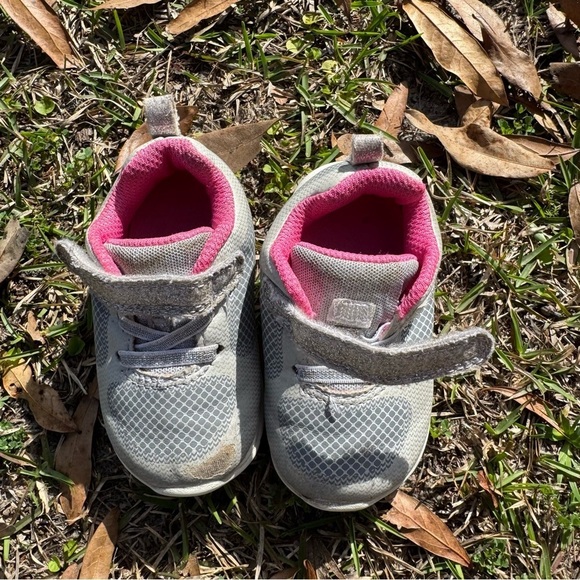 Carter’s Baby Girl Gray Strap Sneakers Size 4 - Picture 6 of 7